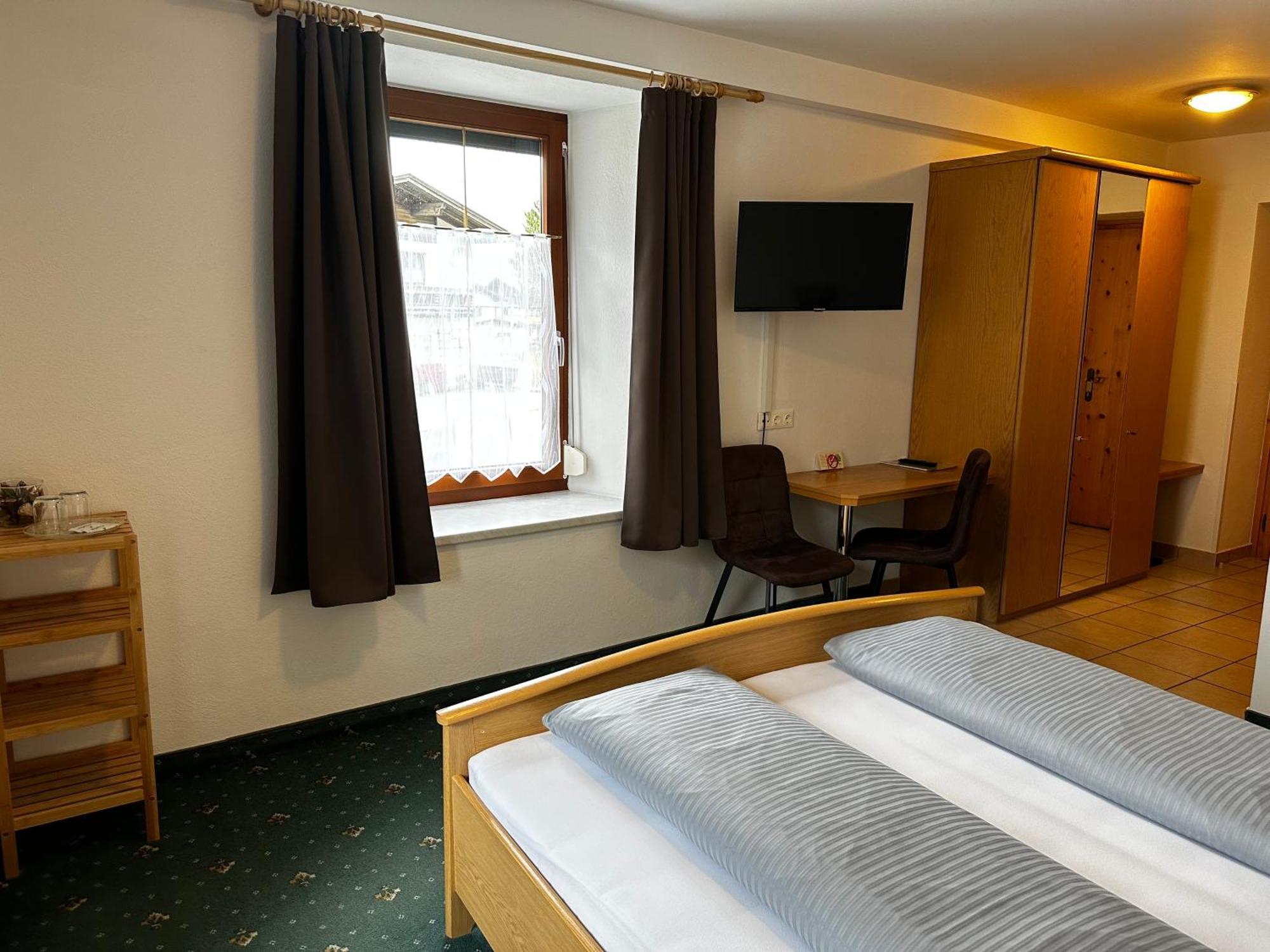 Goldener Adler Bed & Breakfast Scharnitz Ngoại thất bức ảnh