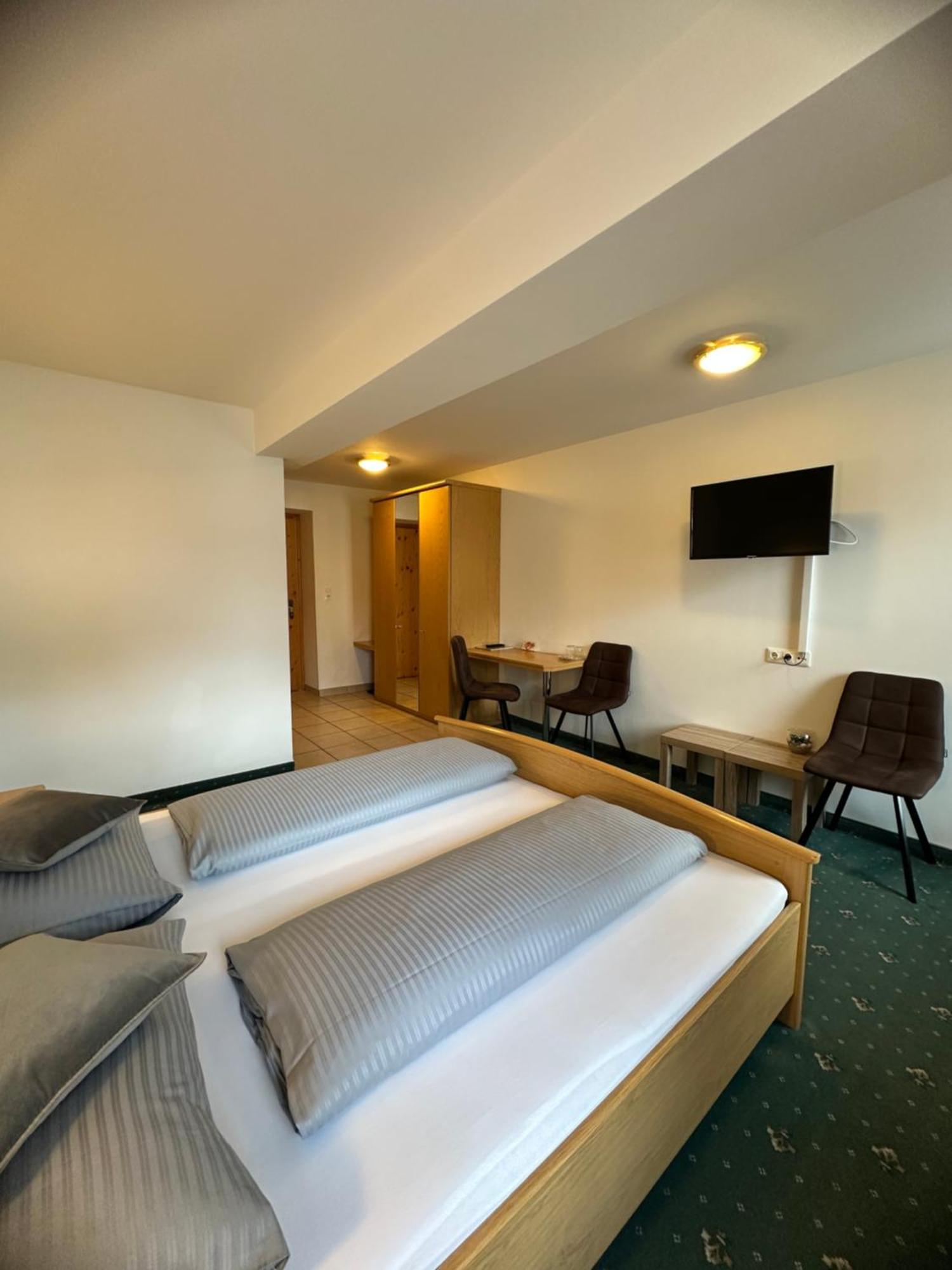 Goldener Adler Bed & Breakfast Scharnitz Ngoại thất bức ảnh